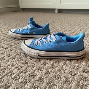 Little Girls blue converse sneaker size 11 (no tie)